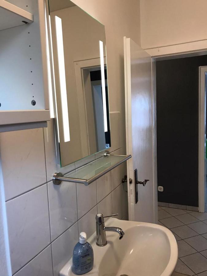 Grosse Ferienwohnung An Der Rheinpromenade Three 뒤스부르크 외부 사진